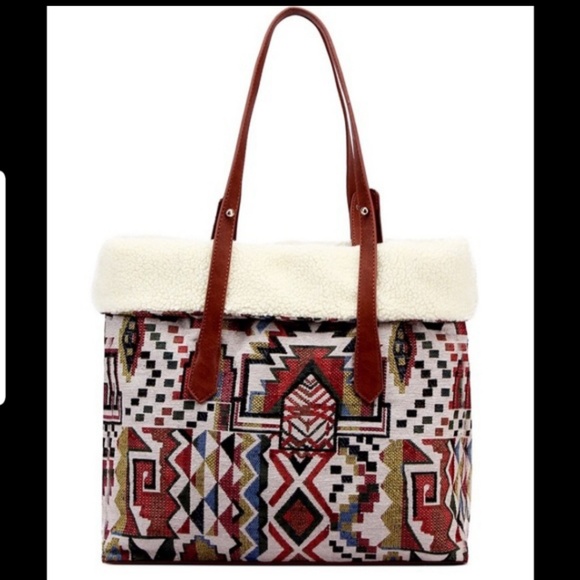 50% OFF CLOSE-OUT! Tribal Print Tote - Picture 5 of 6